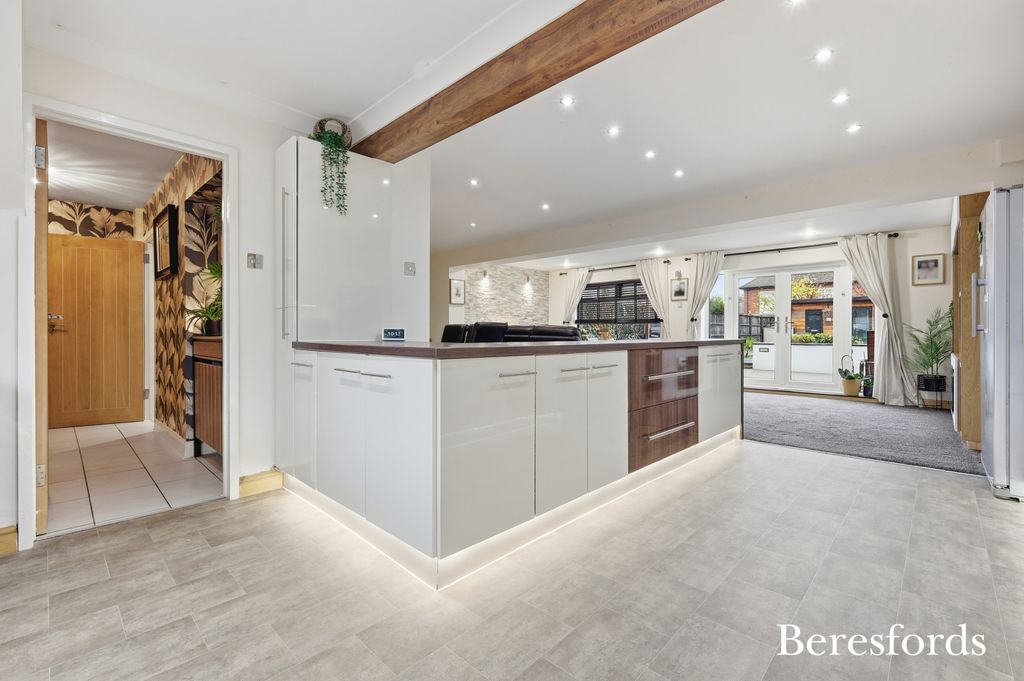 Property photo 3 of 23 Picture No. 16