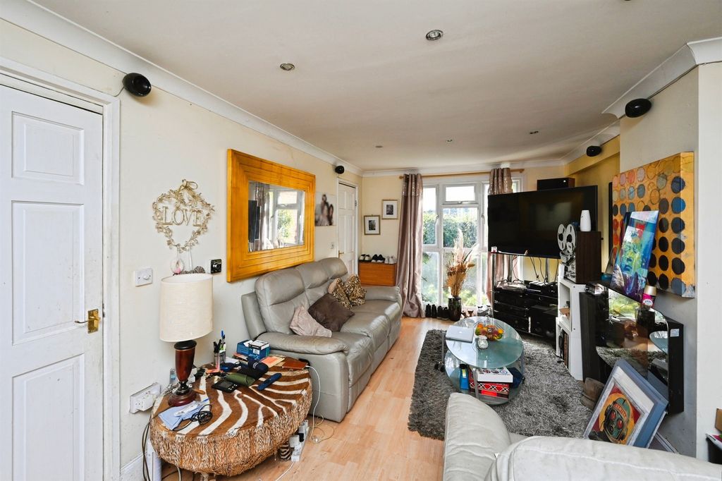 Property photo 3 of 18
