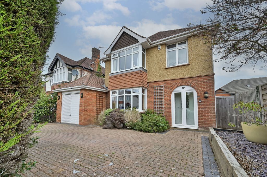 Property photo 2 of 31