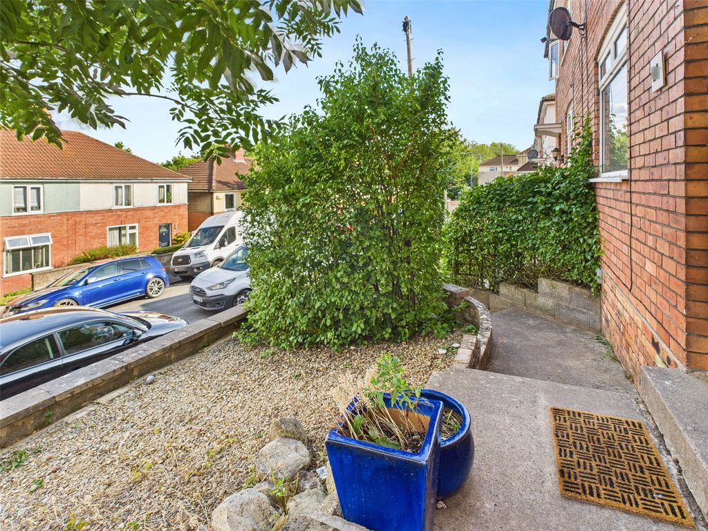 Property photo 2 of 13 Picture No. 18