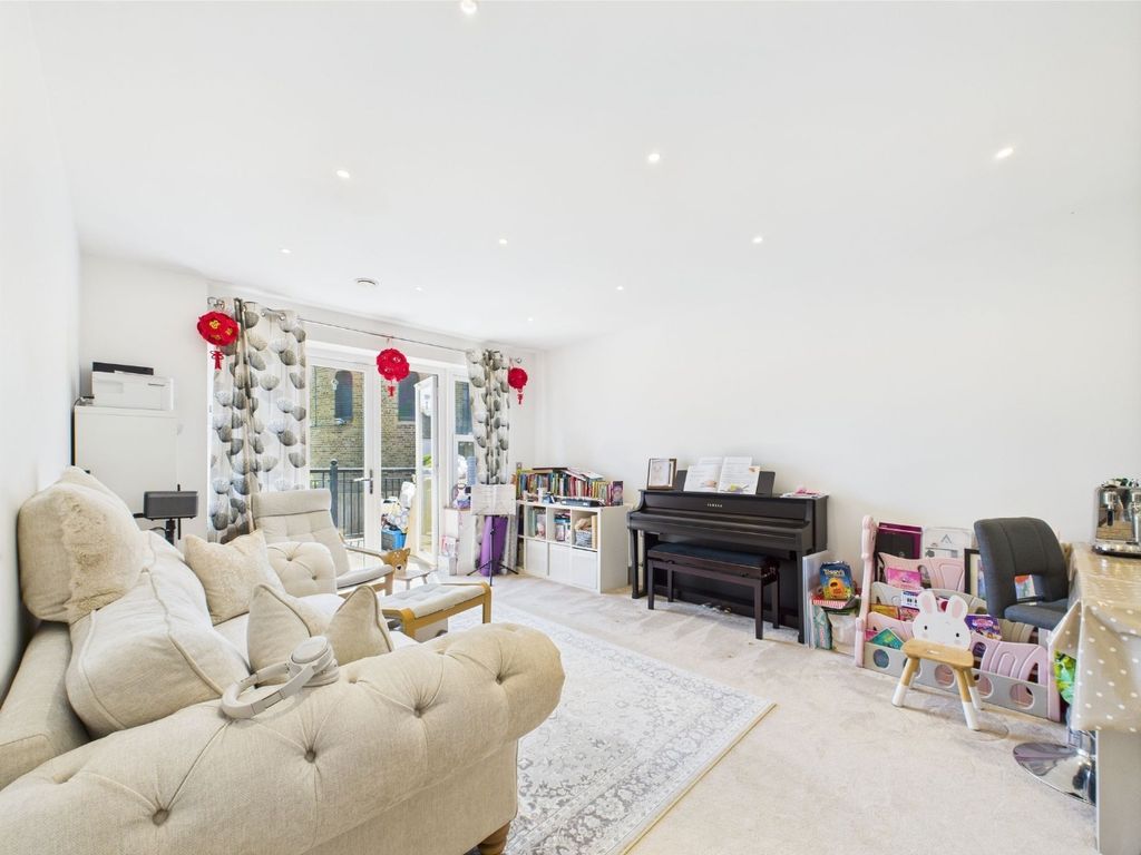 Property photo 2 of 13 5719081