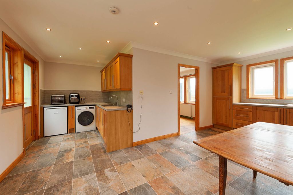 Property photo 3 of 39