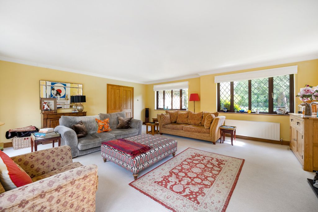 Property photo 3 of 18 Sitting Room