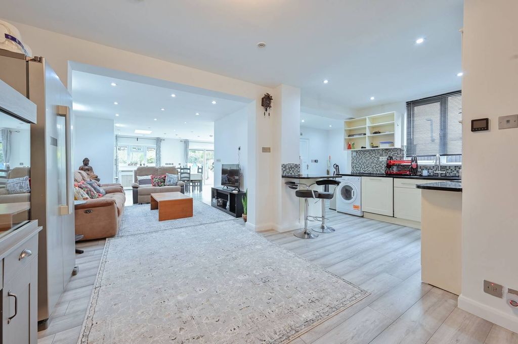 Property photo 3 of 24