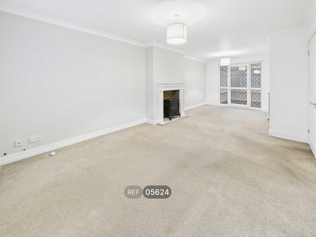 Property photo 2 of 11 Living Room