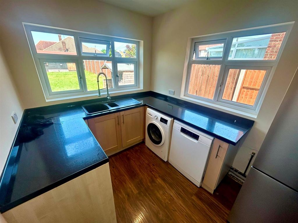 Property photo 3 of 16 Kitchen 2.Jpg