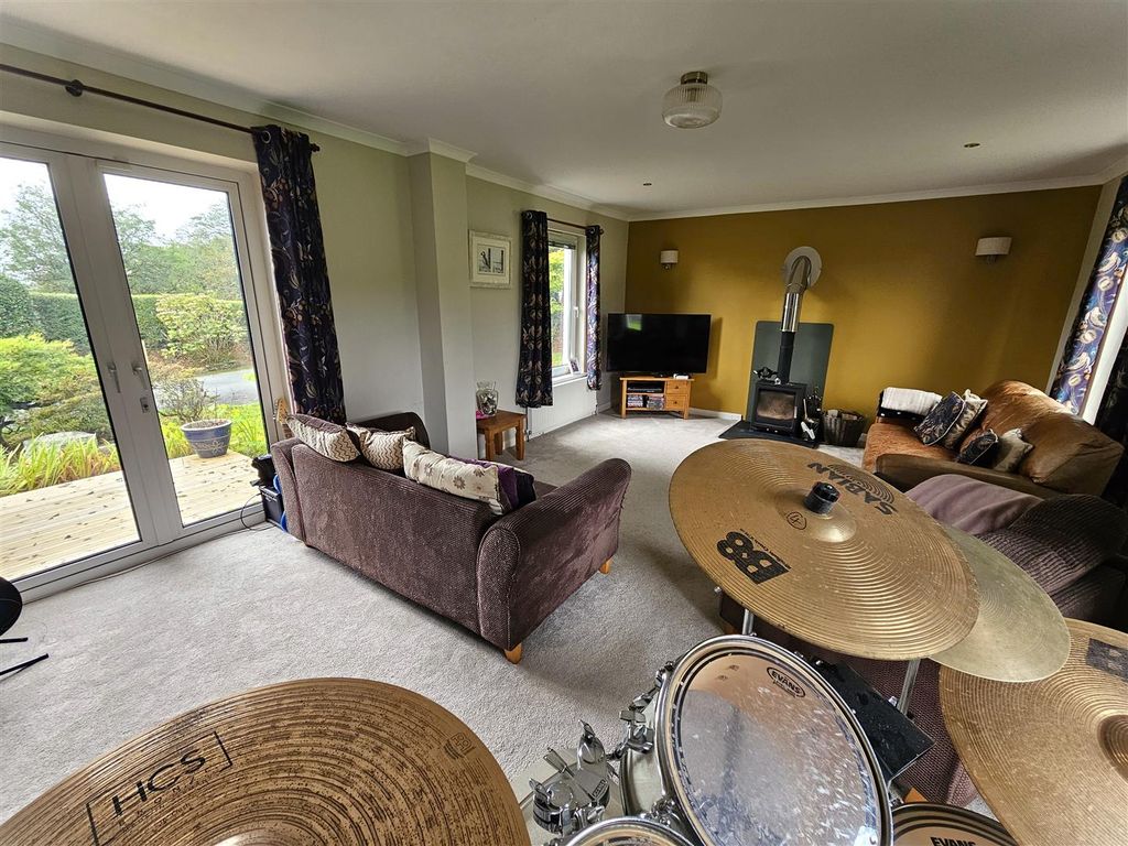 Property photo 2 of 26 Sitting Room (2).Jpg