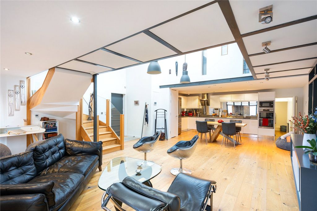 Property photo 3 of 13 Picture No. 18