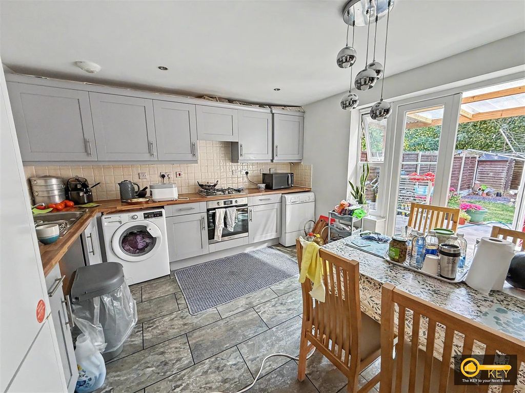 Property photo 3 of 11 Kitchen Diner