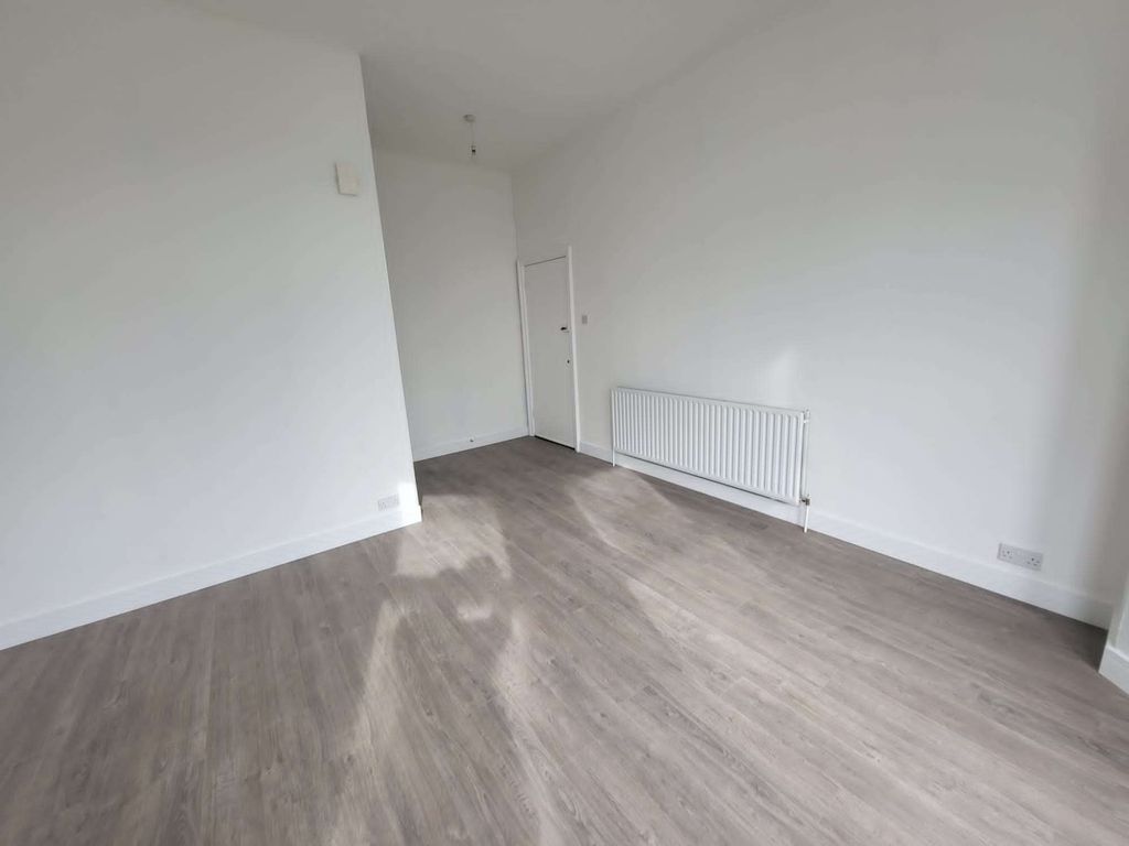 Property photo 3 of 11 Bright Studio Space