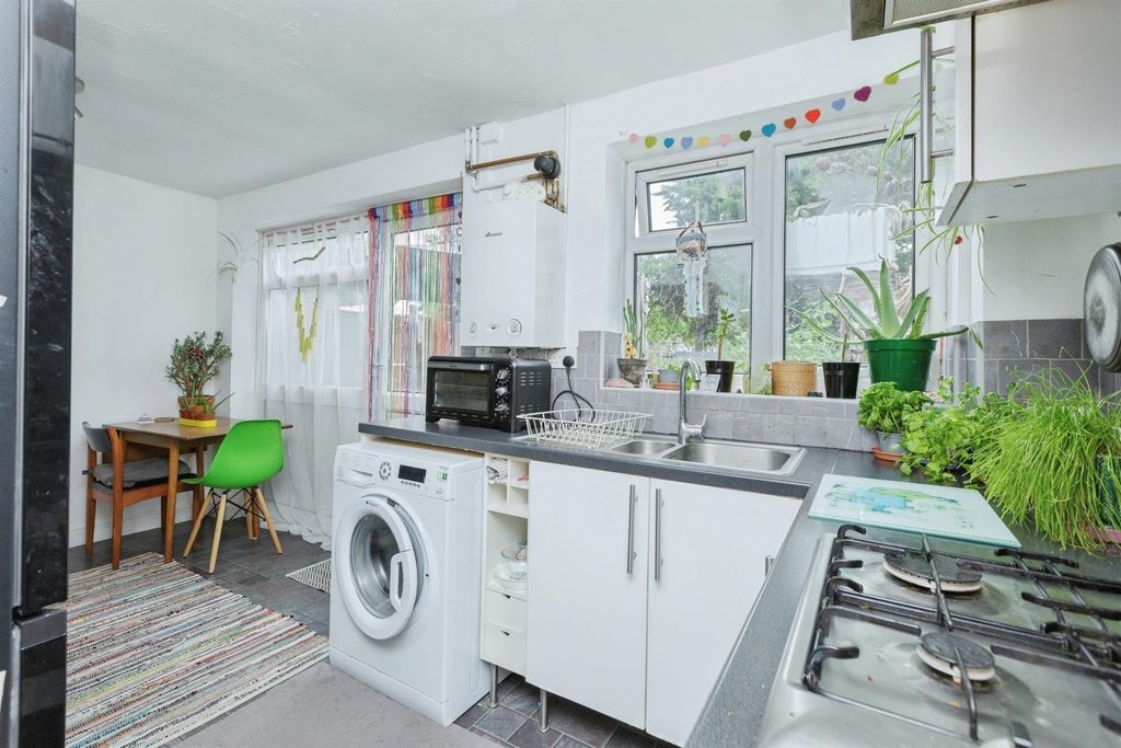 Property photo 3 of 18