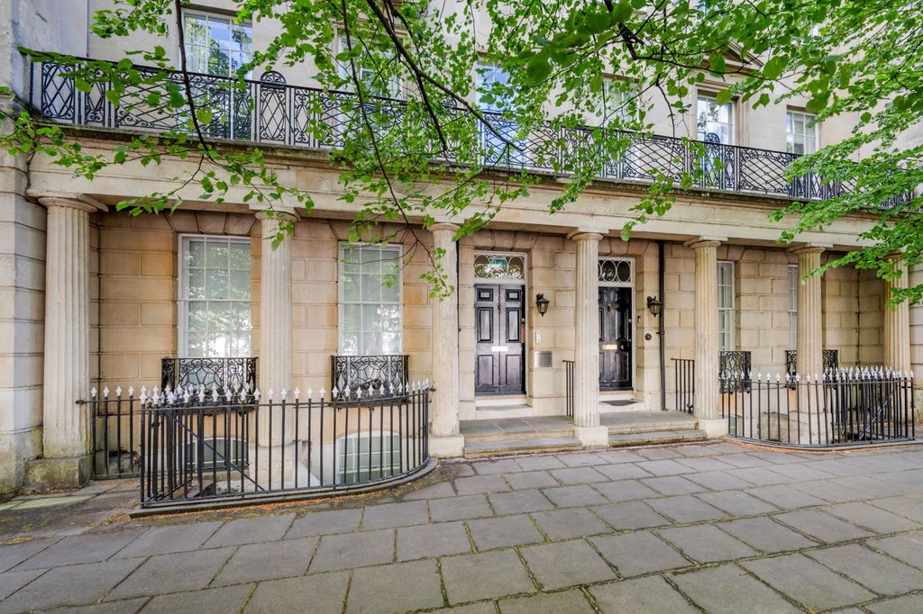 Property photo 1 of 10 London Road