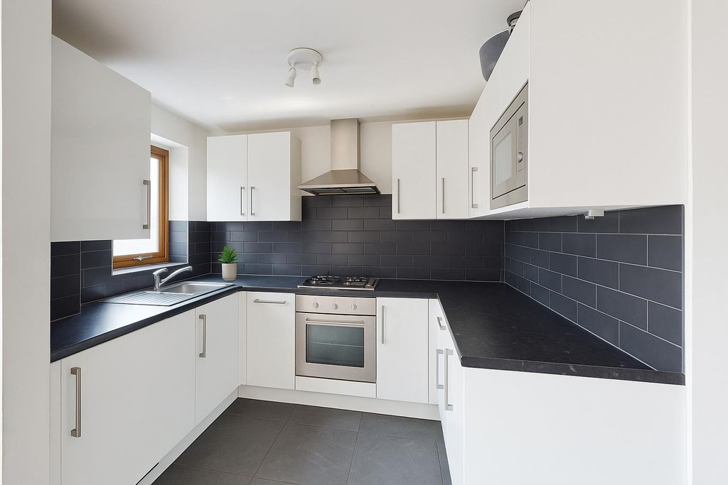 Property photo 2 of 10 3 Bedroom House For Sale At Long Mark Road, E16 By