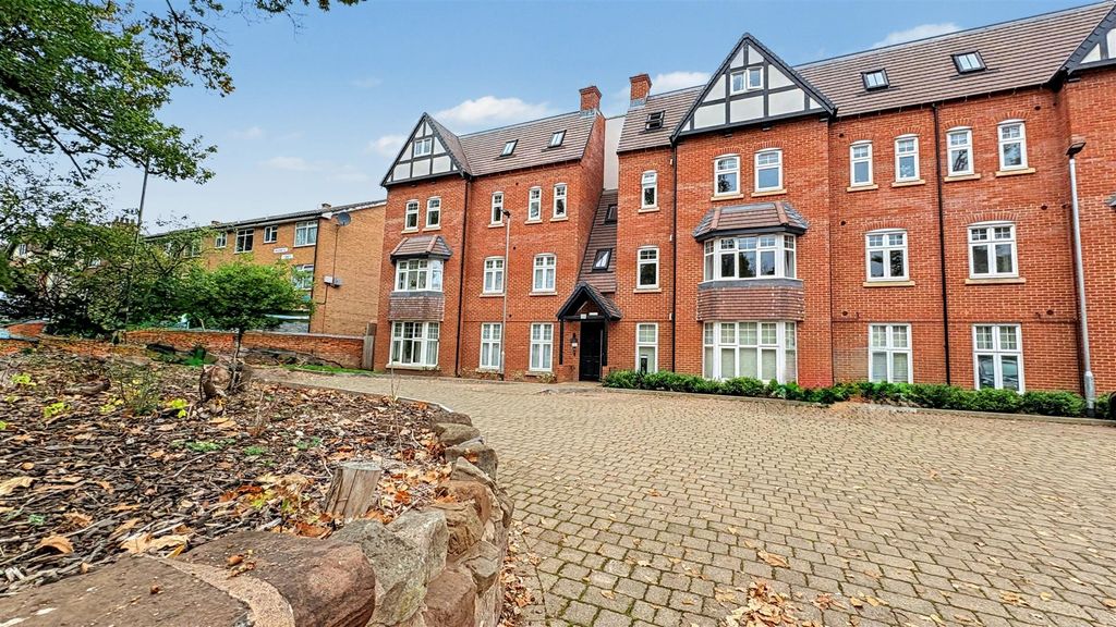 Property photo 1 of 15 Approach