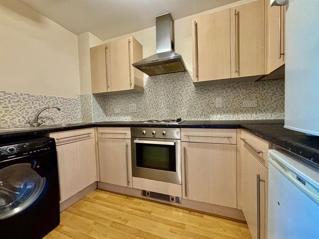 Property photo 3 of 13 Fitted Ktchen