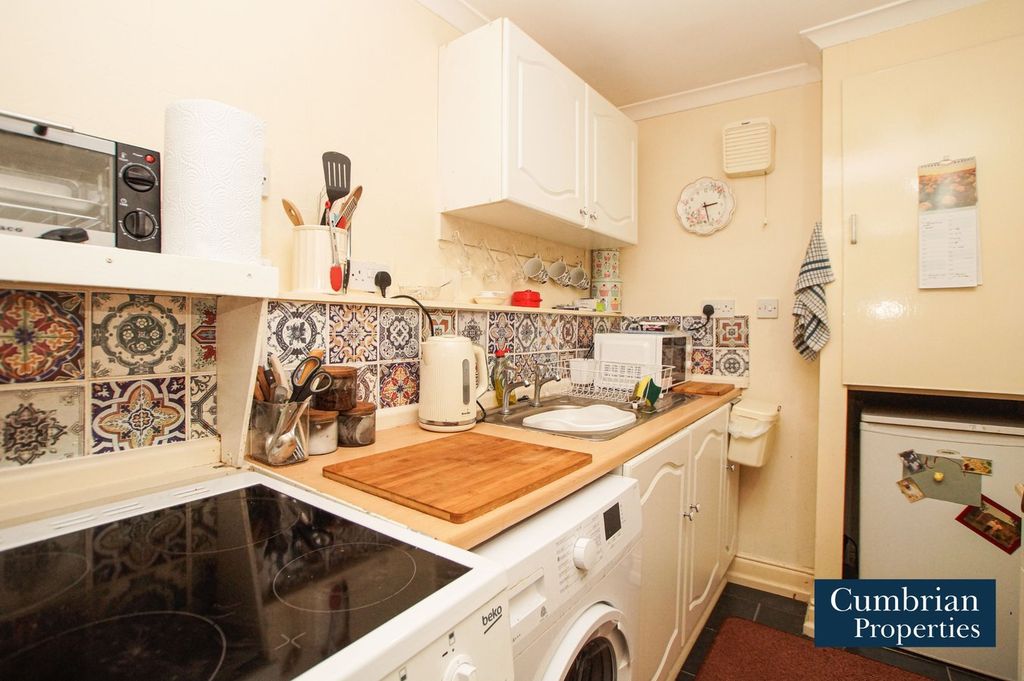 Property photo 2 of 10 Kitchen