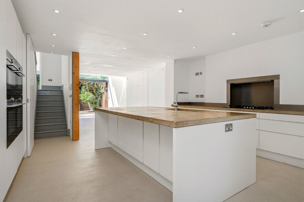 Property photo 2 of 28 Open Plan Kitchen