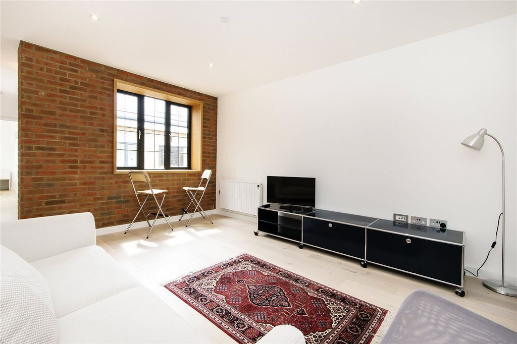 Property photo 1 of 8 Reception Room