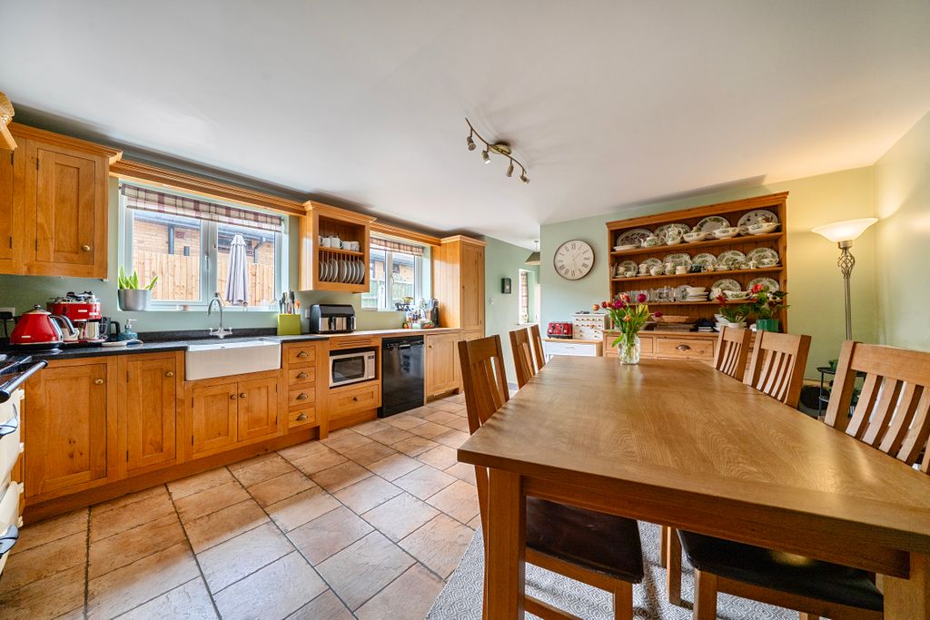 Property photo 2 of 12 1456777-7-6A03617691Ae8