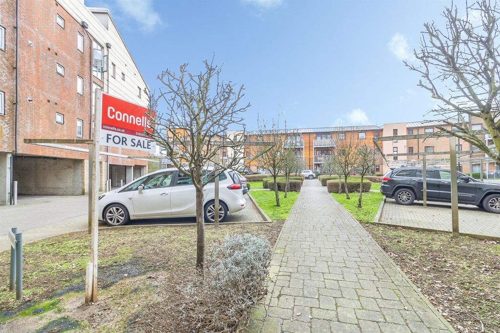 Property photo 1 of 18