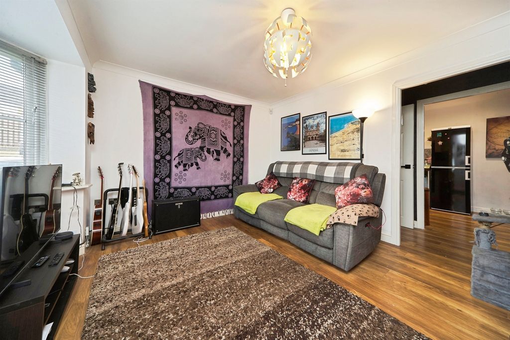Property photo 3 of 12