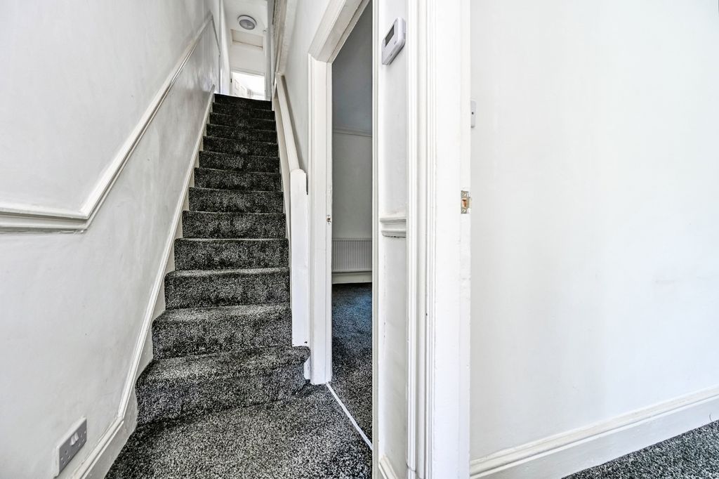 Property photo 2 of 15 Pbox-Img.Jpg