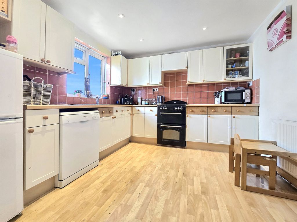 Property photo 3 of 12 3 - Picture No. 12