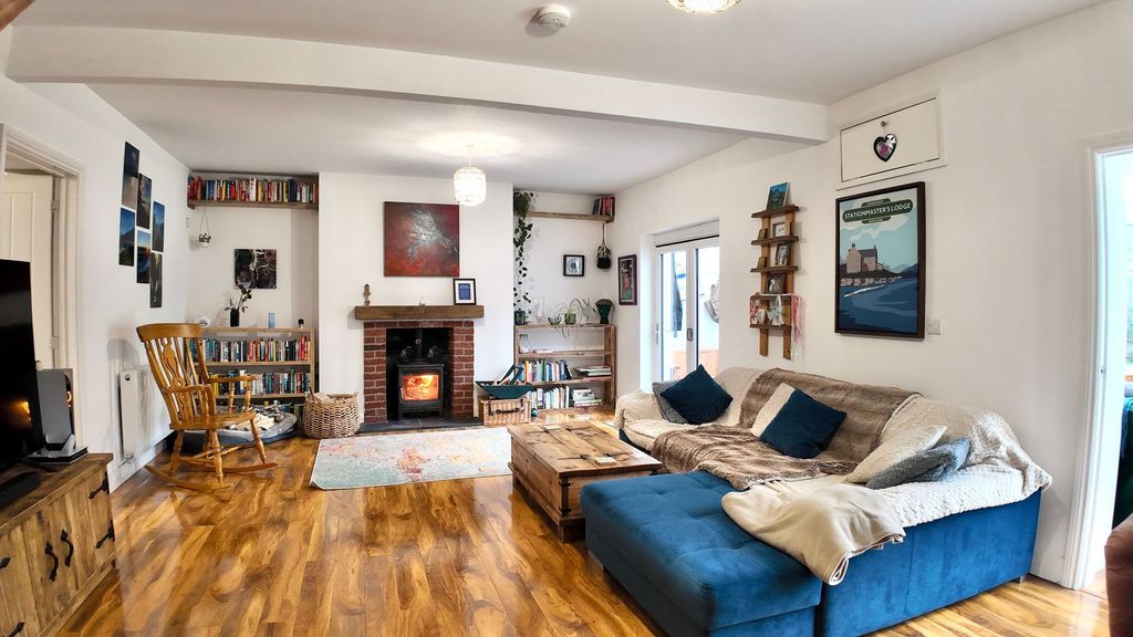 Property photo 2 of 34