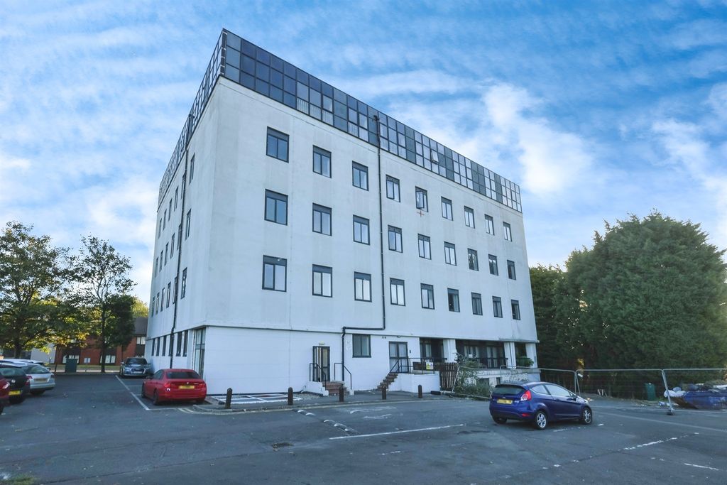 Property photo 1 of 8