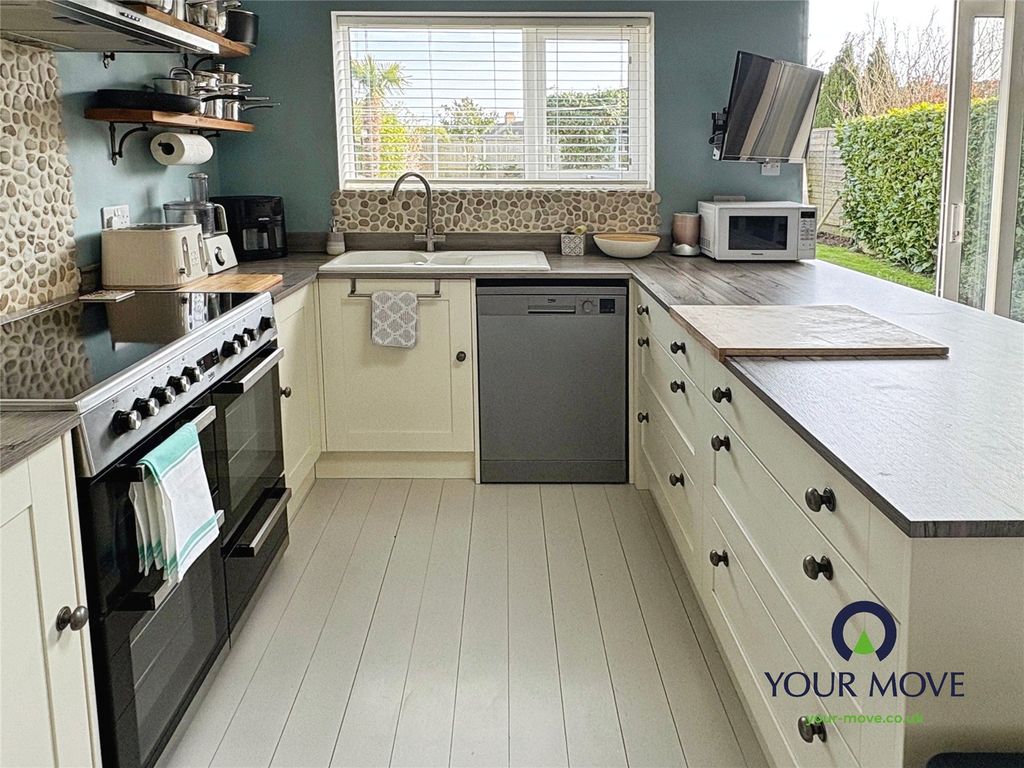 Property photo 3 of 20 Picture No. 12