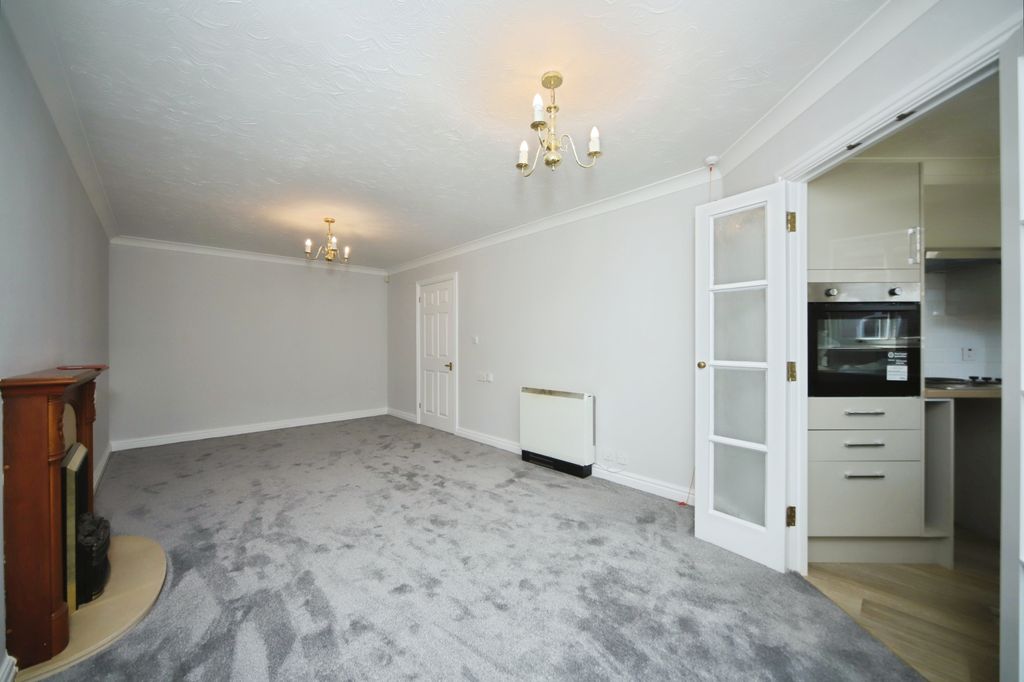Property photo 3 of 11 Living Room