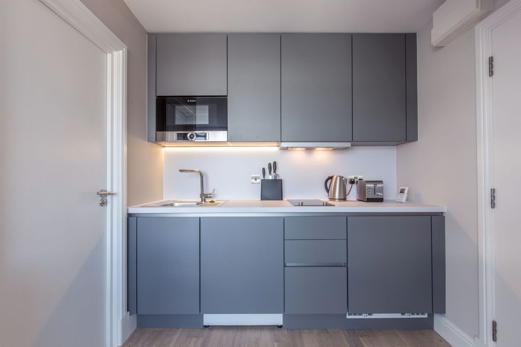 Property photo 3 of 18 Kitchen