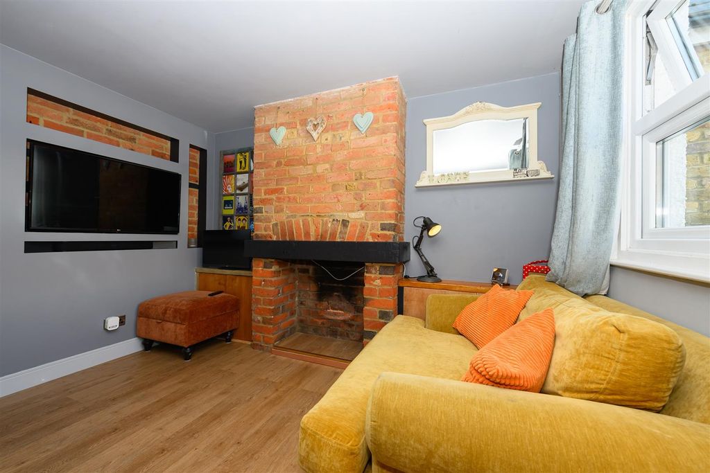 Property photo 3 of 18 Reception