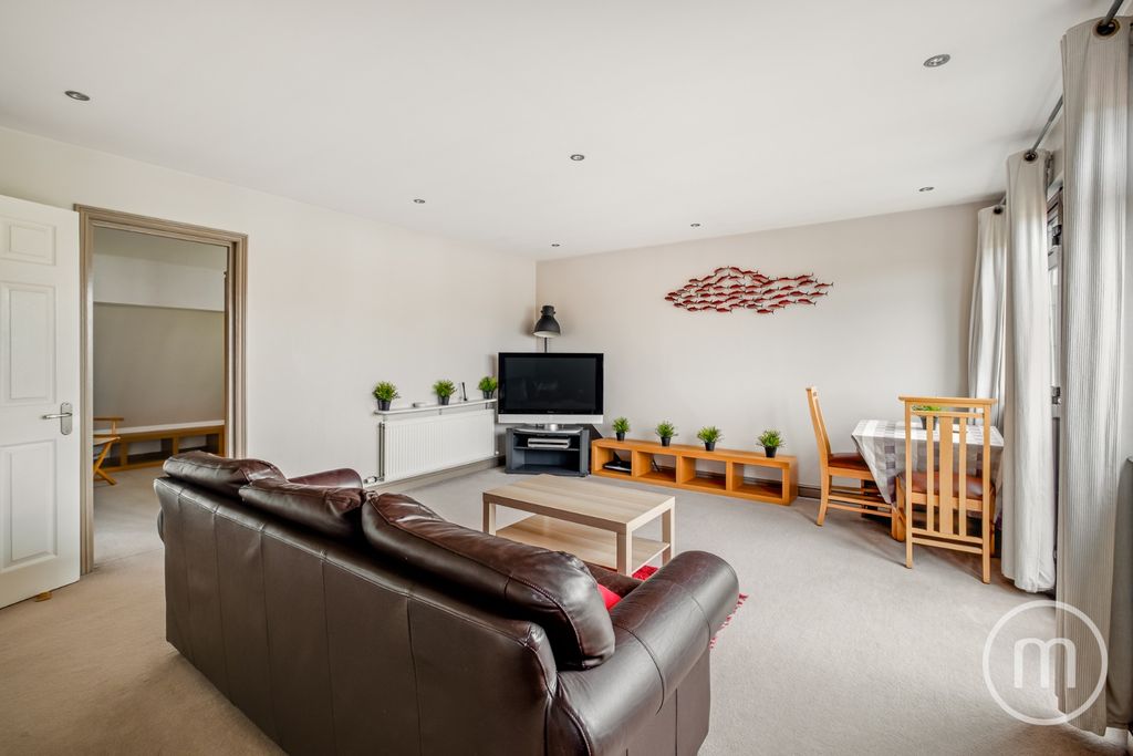 Property photo 2 of 9 5383142