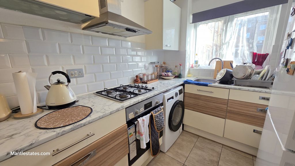 Property photo 1 of 7 1 Bed Flat For Sale Wigston Close, Edmonton N18