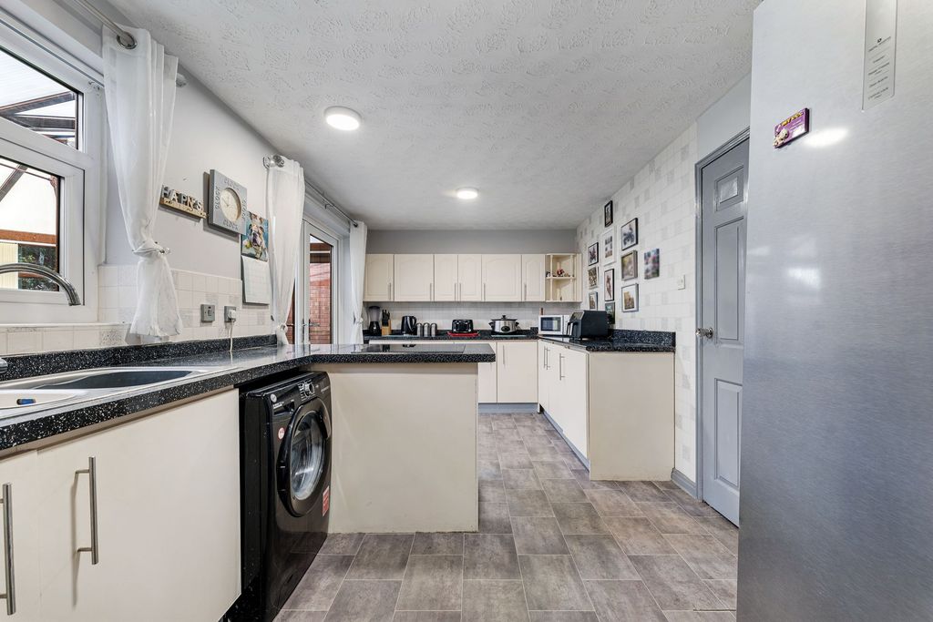 Property photo 2 of 26