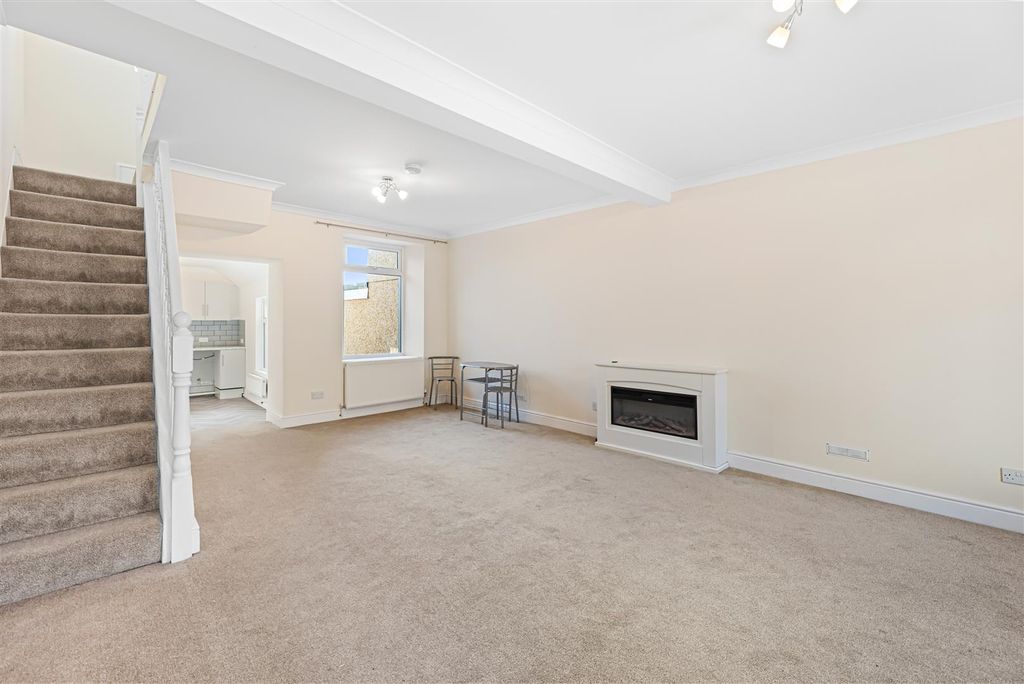 Property photo 2 of 18 Open Plan Living/Dining Room