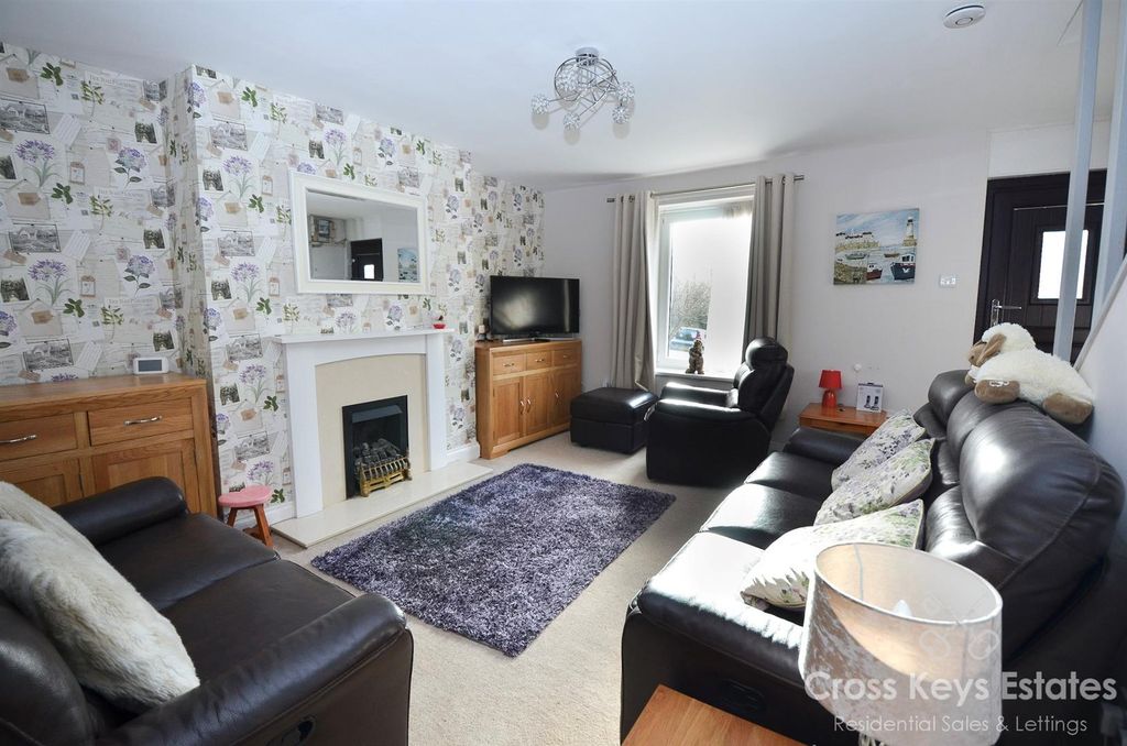 Property photo 3 of 18 Sitting Room