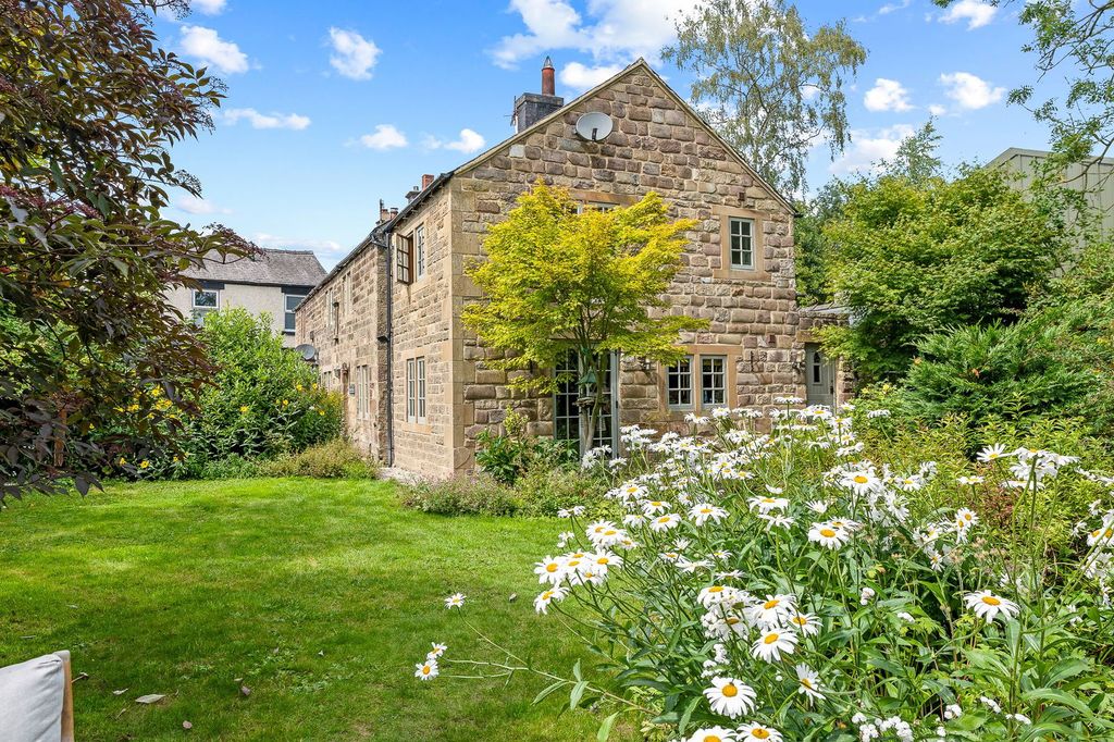 Property photo 2 of 44