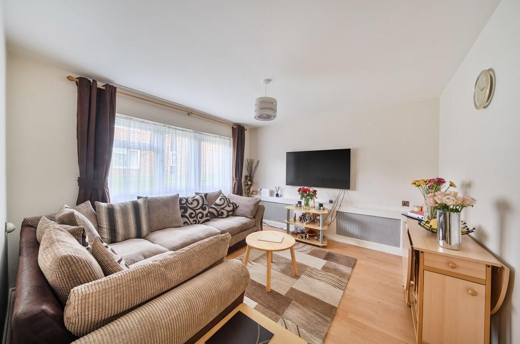 Property photo 3 of 8 -68c93B5708472-l-1353209-4-68c2E385Ad2d1.Jpg