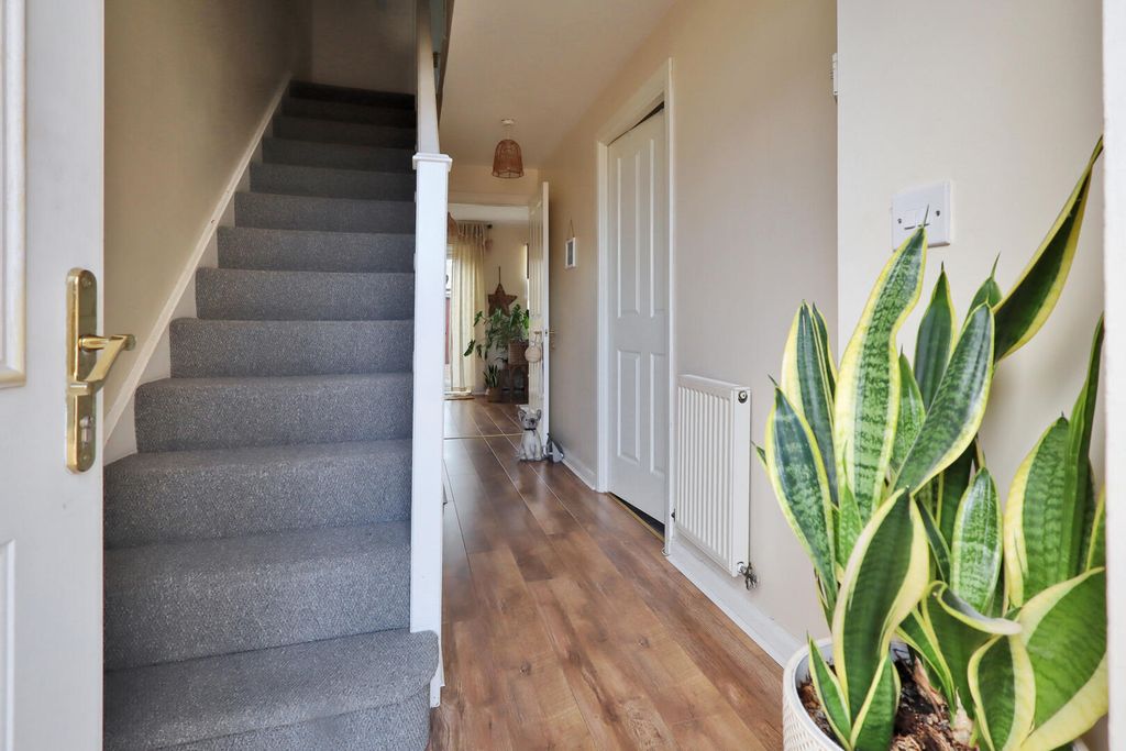 Property photo 2 of 17 Hallway