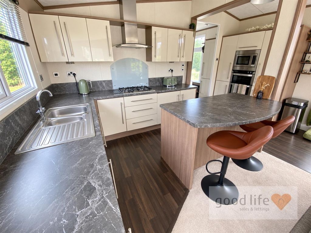 Property photo 3 of 25 20260923_174139828_Ioskingfisher.Jpg