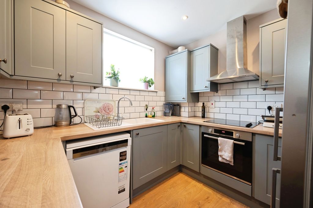 Property photo 2 of 11 Photo