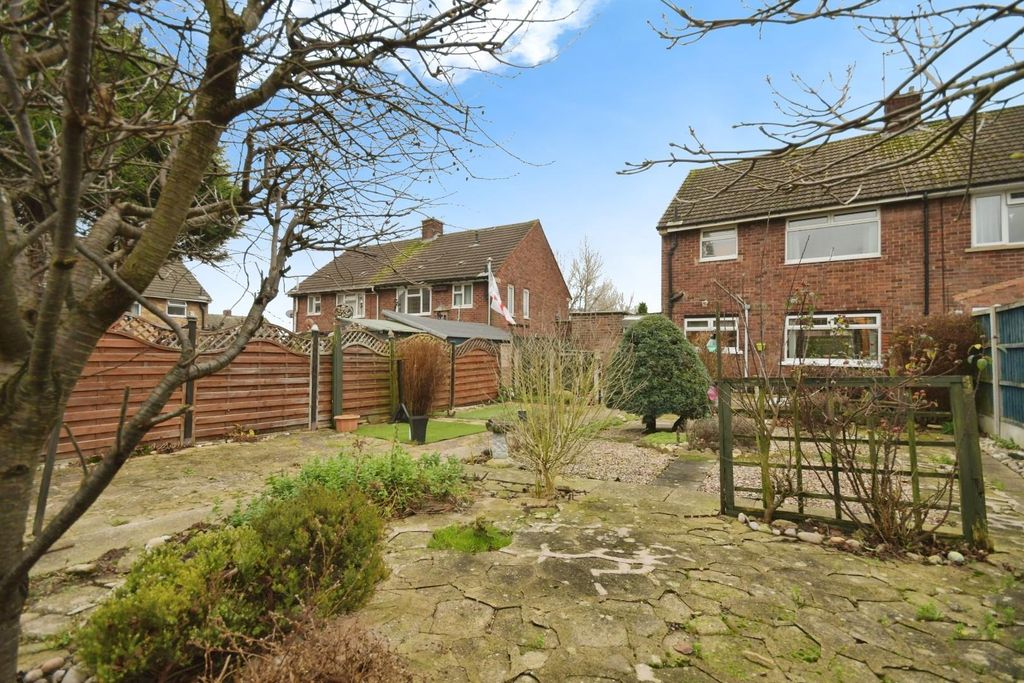 Property photo 3 of 16 Rear Garden 10.Jpg