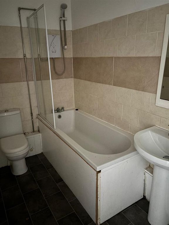 Property photo 2 of 7 2 Bathroom.Jpeg