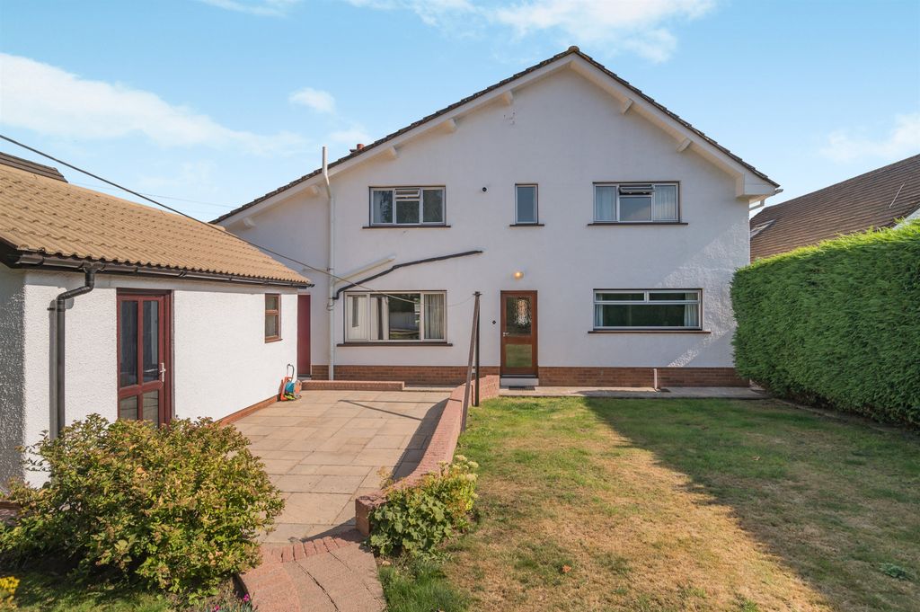 Property photo 2 of 27