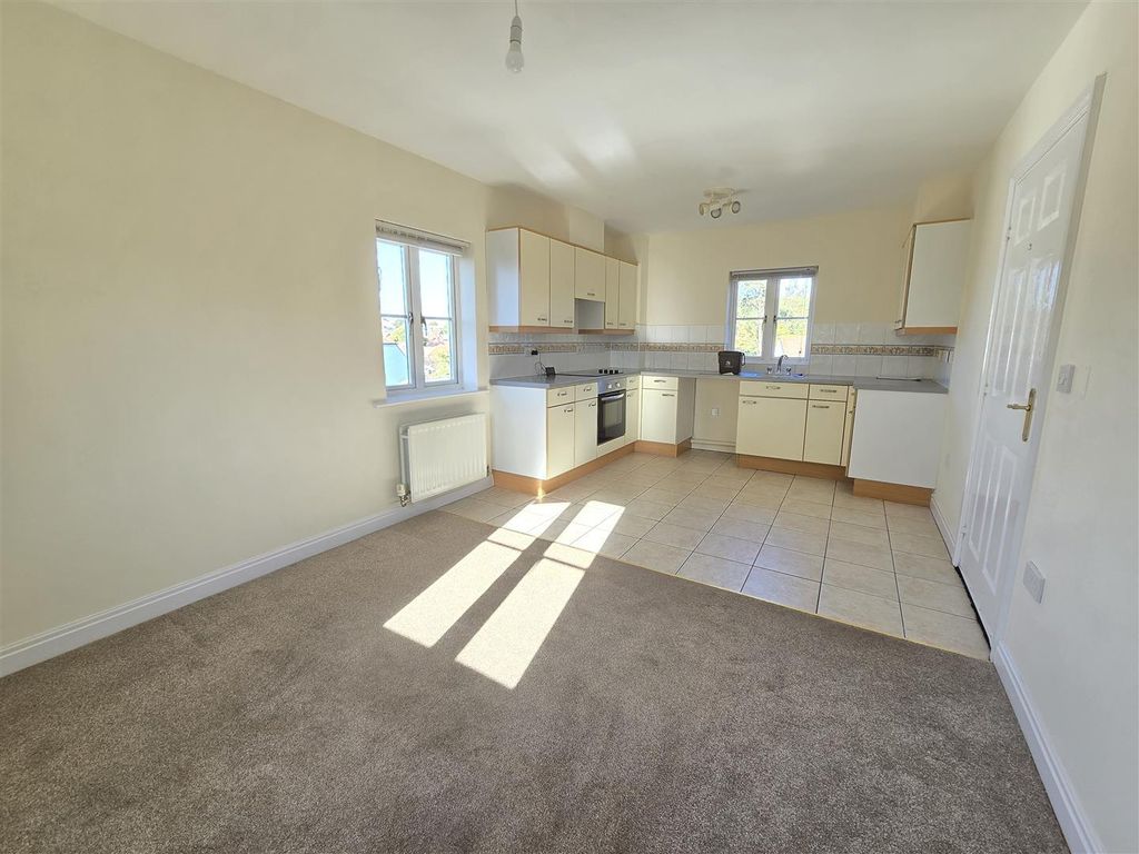 Property photo 3 of 8 Kitchen