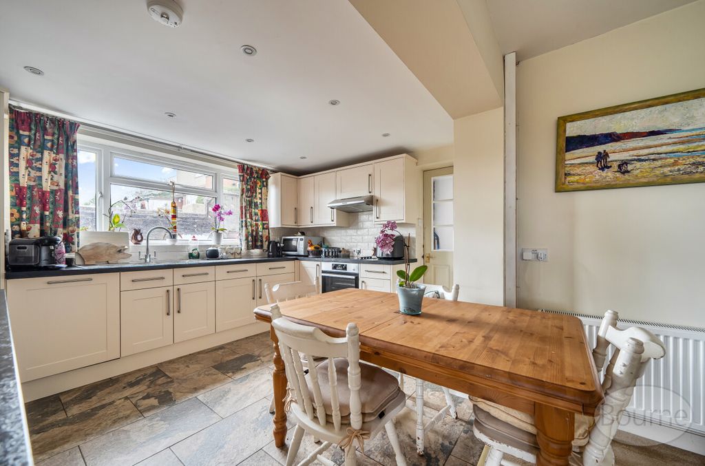 Property photo 3 of 19 Bf7385B5-d383-43F...