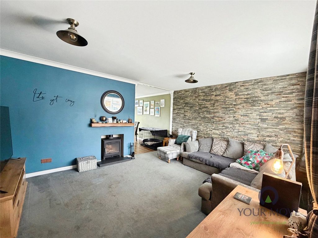 Property photo 2 of 16 Lounge