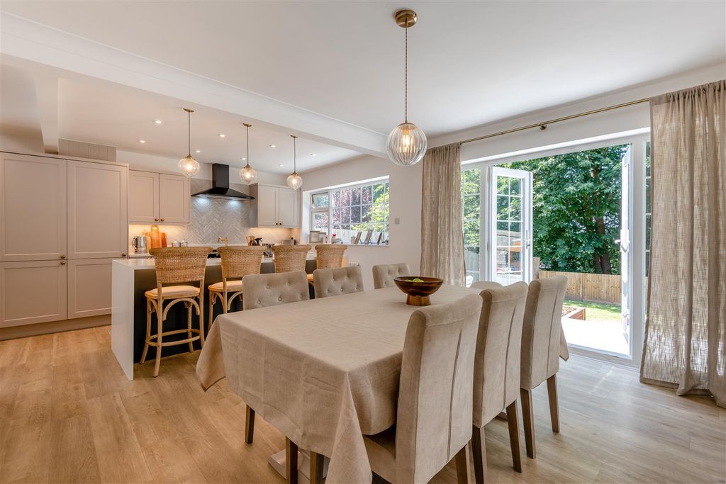 Property photo 2 of 27 8697407-Interior13.Jpg